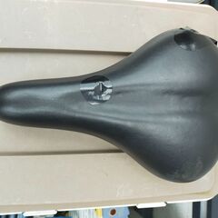 サドル（パナソニック電動アシスト自転車ベロスター純正品）　