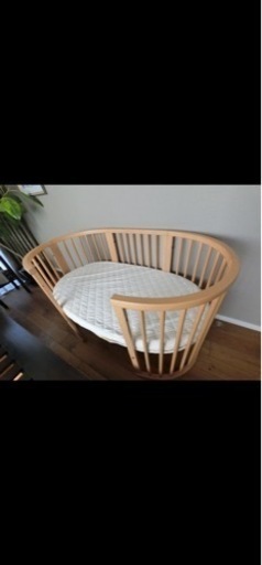 ストッケ　スリーピーベッド　楕円型ベット