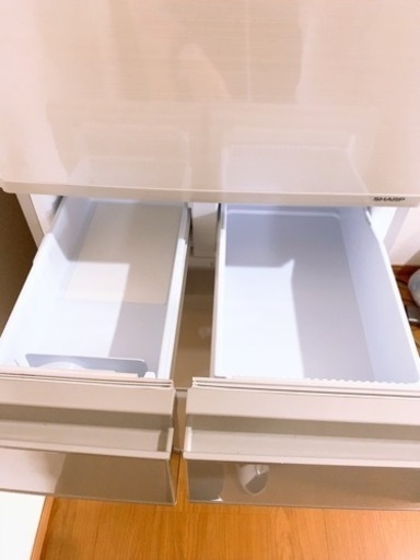 2020年製SHARP両開き冷蔵庫 美品 プラズマクラスター付き お譲りします。