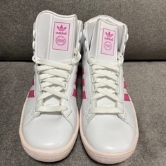 【値下げしました】新品未使用品 アディダス ハイカット スニーカー 23.5cmの画像