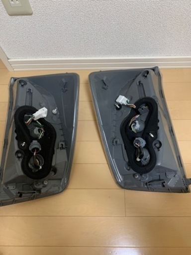  30プリウス 後期テール　美品　純正　取付サポート