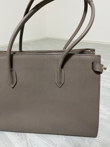 美品　FURLA トートバッグ　A4