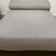色はグレー