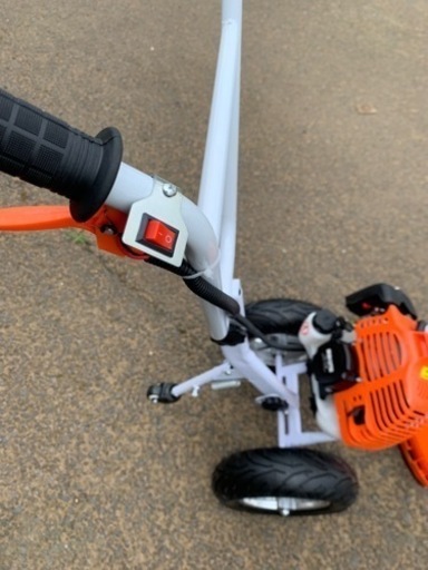 タイヤ付エンジン草刈機 手押し草刈り機　らくらく作業　最強52cc 新品チップソーおまけ付
