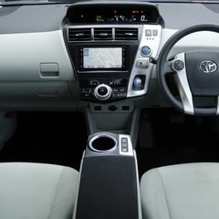 自社ローンって知ってますか？信販会社を通さないんです😎金利０％＆キャンペーン中✨装備充実！トヨタ プリウス　アルファ Ｓ🚗の画像