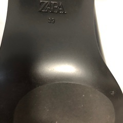 ［値下げ］【美品】ZARA フラットアンクルブーツ　黒　レディース24.5の画像