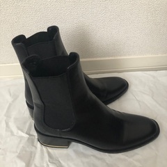 ［値下げ］【美品】ZARA フラットアンクルブーツ　黒　レディース24.5の画像