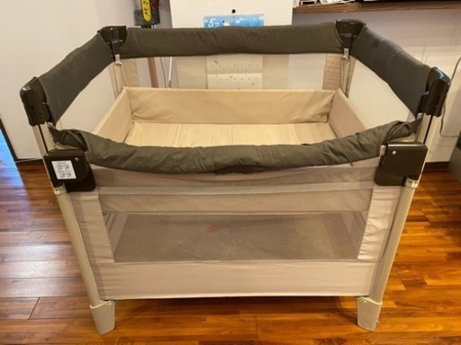 アップリカ　ココネル　ベビーベッド