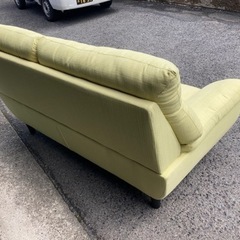 綺麗な二人用ソファーの画像