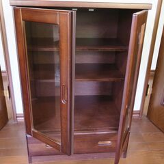 茶色のキャビネット