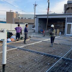 外構エクステリア工事スタッフ・バイト　急募！！！！！！！20代30代の若手社員が奮闘中です。　一緒に楽しく働きましょう！！　お客様のお家を綺麗に・オシャレに・正確に仕上げて喜んでもらいませんか？（未経験者大歓迎　優しく丁寧に教えますのですぐに色々出来るようになり仕事が楽しくなると思います。）また一人親方など外注様も募集しておりますので気になりましたらご連絡下さい。の画像