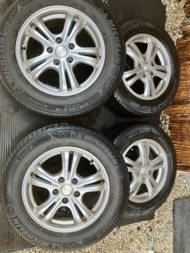 215/65R16ミシュランスタッドレス6部山