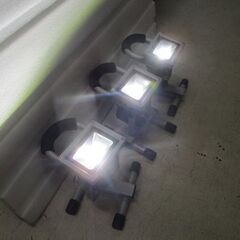 LED 投光器 10W 充電式 T-TY03 照明器具 ライト 3点セット 点灯