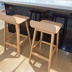 カウンタースツール　革張り　高さ６０ｃｍ　２脚セット