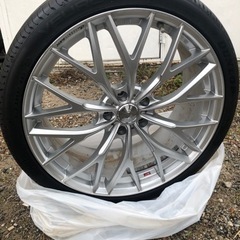 ほぼ新品　溝あります。