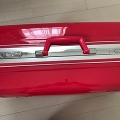 ショッキングピンク　スーツケース　２、3泊用　中古品の画像