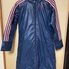 adidasのベンチコート