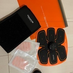 シックスパッド！2回使用美品！新品同様！最終値下げ！EMS 新品パッド付きの画像