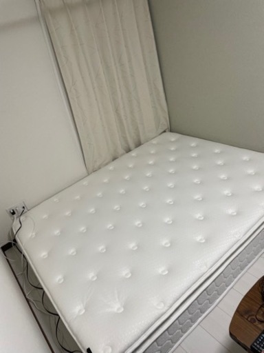 クイーンサイズ　ベッド　マットレス