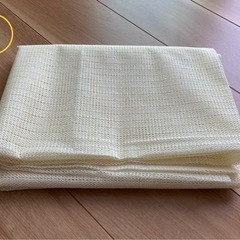 ①すべり止めシート（ニトリ）130cm×185cm