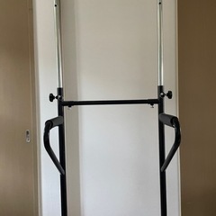 懸垂機　チンニングマシン