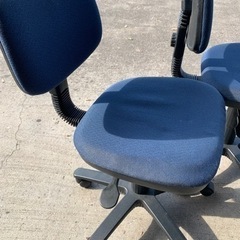 まだまだ使えます！　事務椅子2脚で400円！