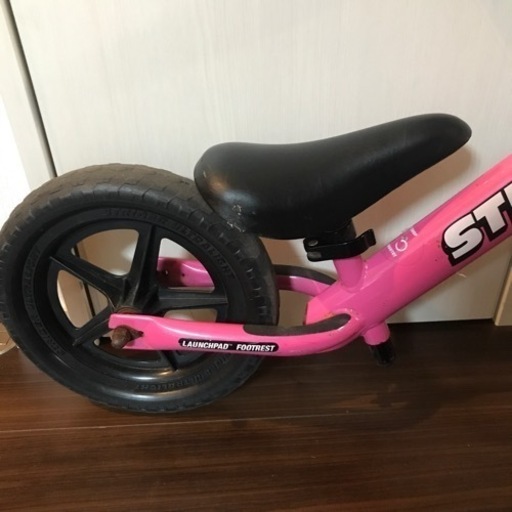 ストライダー　ピンク