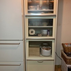 【ありがとうございます終了いたします】食器棚　コンセント付き　B...
