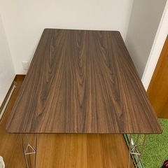 ダイニングテーブルの画像
