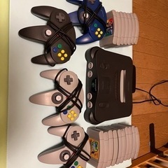 任天堂64 コントローラー4つ　カセット16個