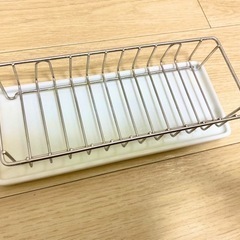 無印良品　ステンレスシンクラックと白磁トレー