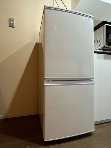 シャープ 冷蔵庫 137L/ドア付け替え可能/ホワイト