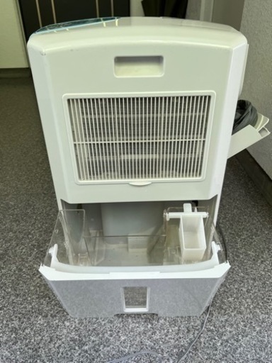 引越しをした為、使わなくなりましたので、定価は、それなりにする物です。