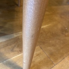 unico チェア　背中部分にかぎ裂き補修ありの画像