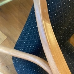 unico チェア　背中部分にかぎ裂き補修ありの画像