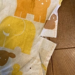 布　72x105cm 2枚　1枚にかぎ裂きの画像