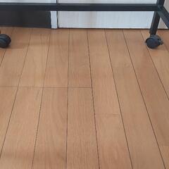 パソコンデスクの画像