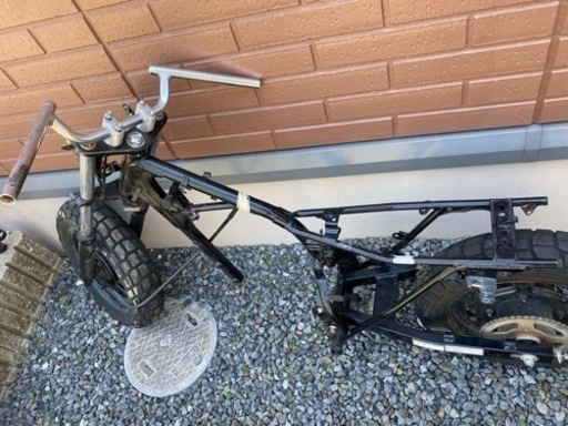 エイプ50 Fi フレーム　外装　ハンドル