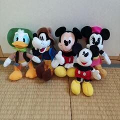 ディズニーキャラクターぬいぐるみの画像
