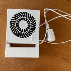 USB接続も可能シンプルミニ扇風機の画像