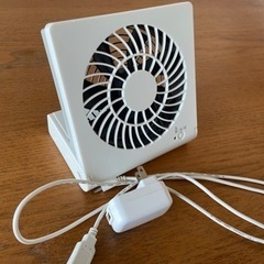 USB接続も可能シンプルミニ扇風機の画像