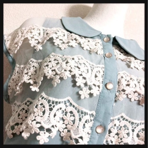 ご購入者様決定꒰mocha꒱フラワーモチーフ ノースリーブ とろみブラウス 水色系 夢可愛い