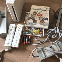 wiiとソフト2本です。