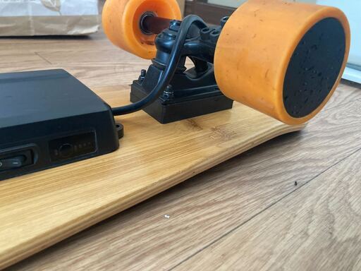 キントーン社製の電動スケボー(kintone EZ)リモコン不要！ボードに乗ったら自動で動く