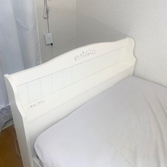 ベッド 🛌✨ コンセント付き ホワイト フレンチ ガーリーの画像