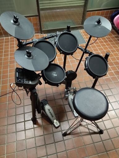 電子ドラム Alesis Nitro Mesh Kit