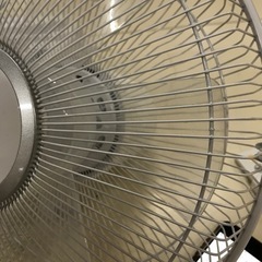美品 アイリスオーヤマ リモコン式壁掛け扇風機の画像