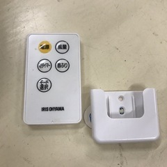 美品 アイリスオーヤマ リモコン式壁掛け扇風機の画像