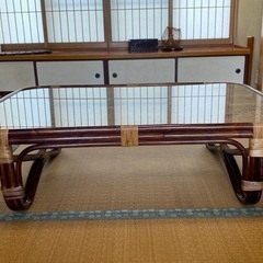 ラタンテーブル