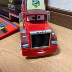 今ならカーズサングラス100円にします。値下げ　カーズ　マックトレーラーとミニカー7台の画像
